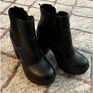 Divided H & M chunky boot!